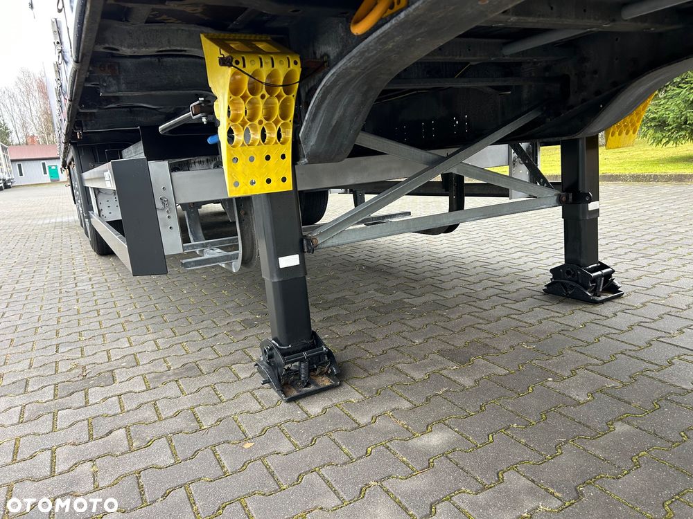 Schmitz Cargobull SCB S3T - 22