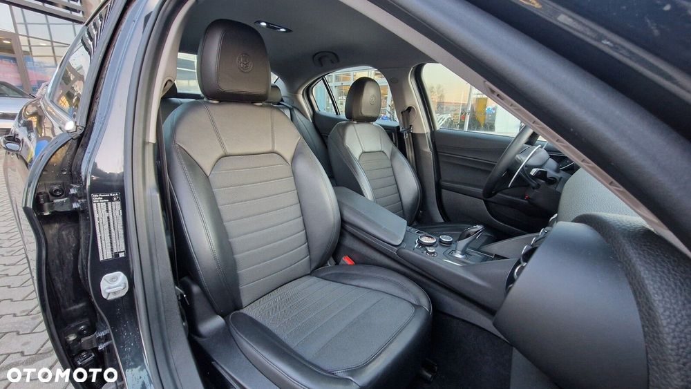 Alfa Romeo Giulia 2.2 D Turbo Super - 23