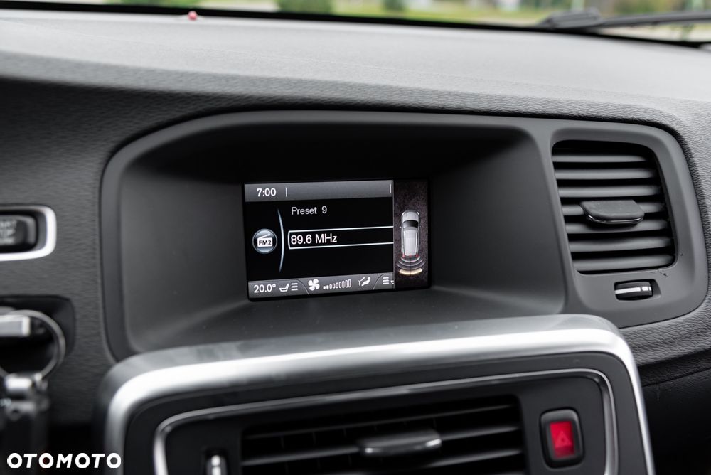 Volvo V60 T5 R-Design - 33