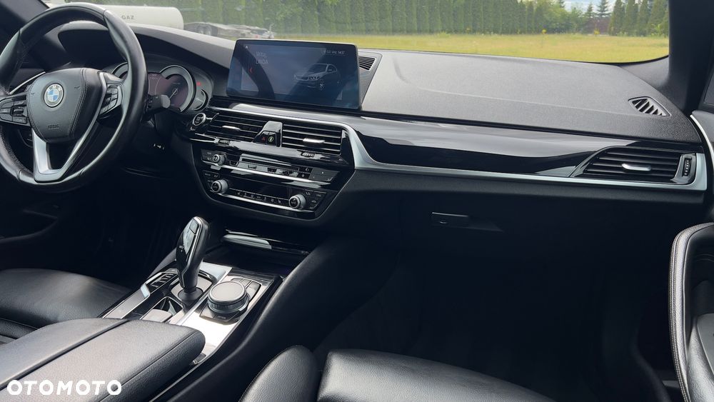 BMW Seria 5 520i Sport Line - 26