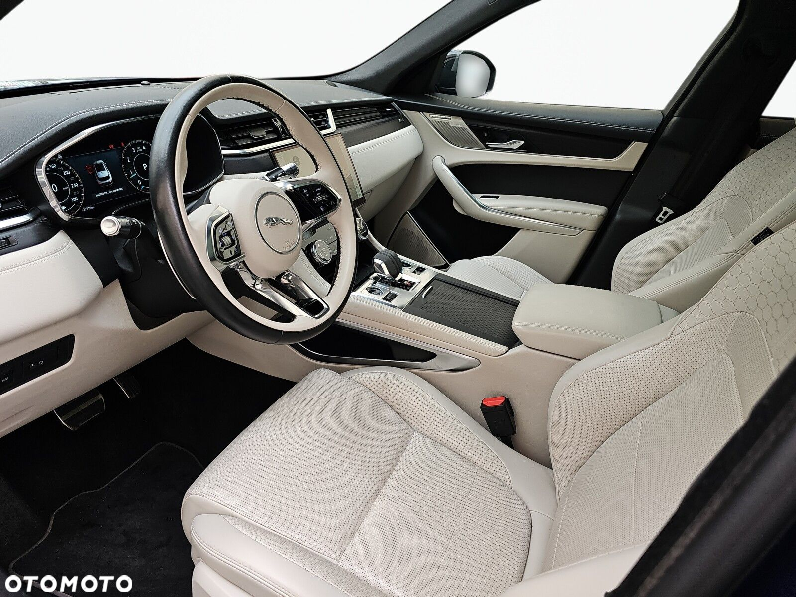 Jaguar F-Pace - 11