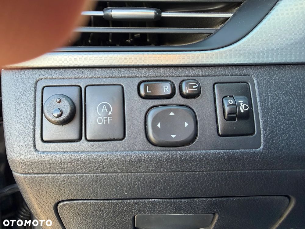 Toyota Avensis 2.0 D-4D Prestige - 14