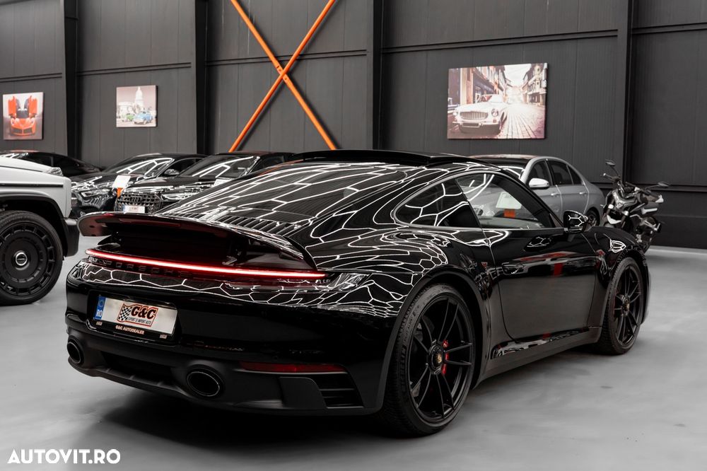 Porsche 911 Carrera 4 GTS PDK - 26