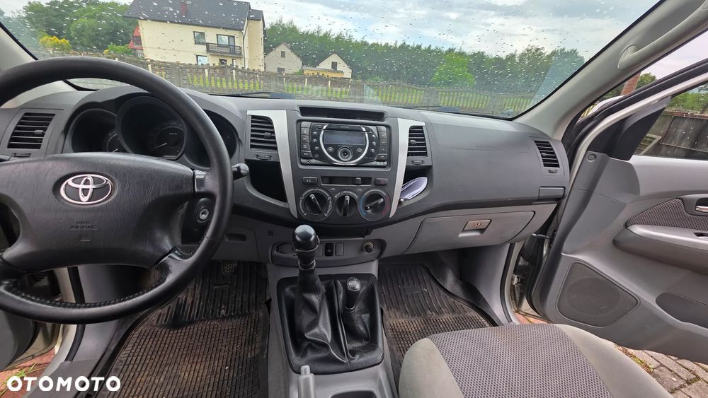 Toyota HILUX - 7