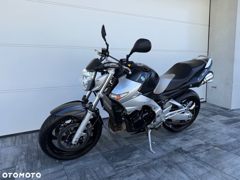 Suzuki GSR - 18