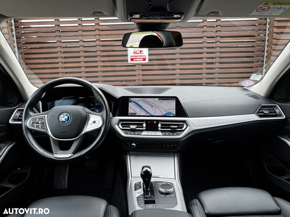 BMW Seria 3 330e Aut. Luxury Line - 22