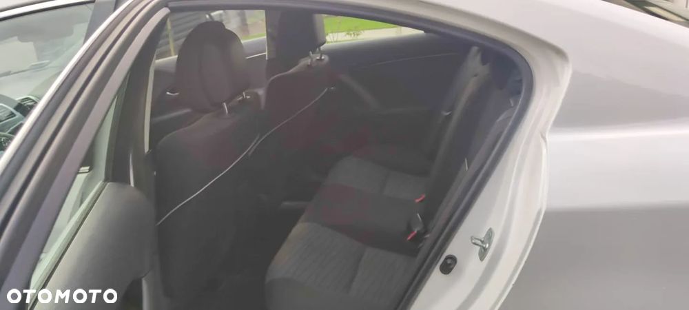Toyota Avensis 2.0 D-4D Active - 7