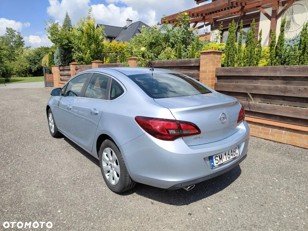 Opel Astra IV 1.4 T Business EU6 - 3