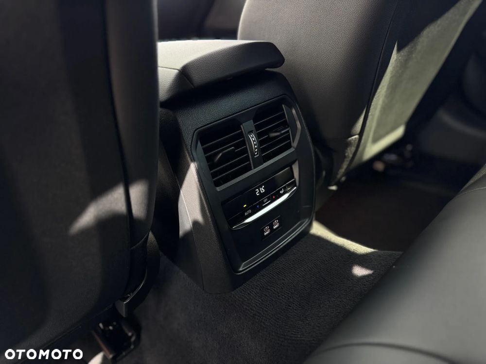 BMW Seria 3 ver-320d-touring-xdrive-m-sport - 13