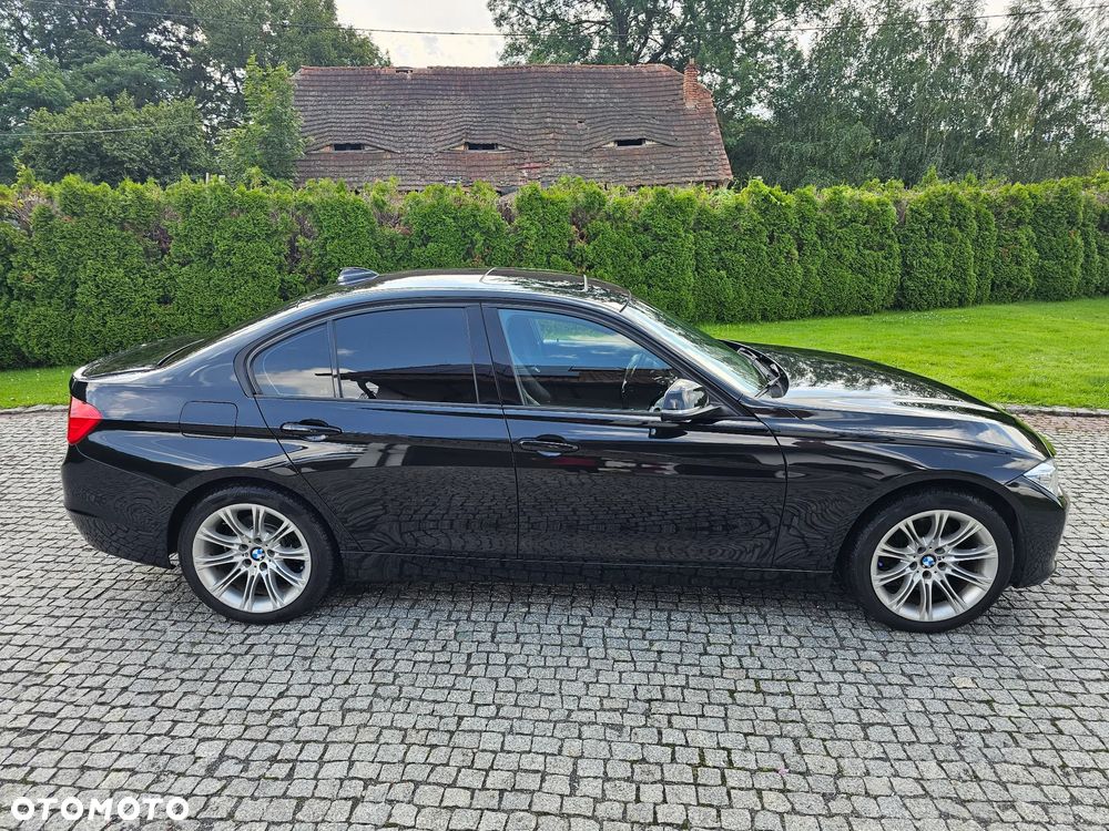 BMW Seria 3 328i xDrive Sport Line - 21
