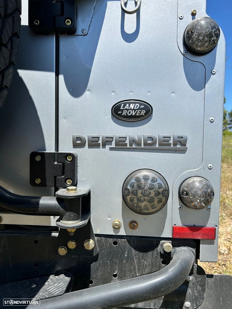 Land Rover Defender 90 2.4 CRD S - 36
