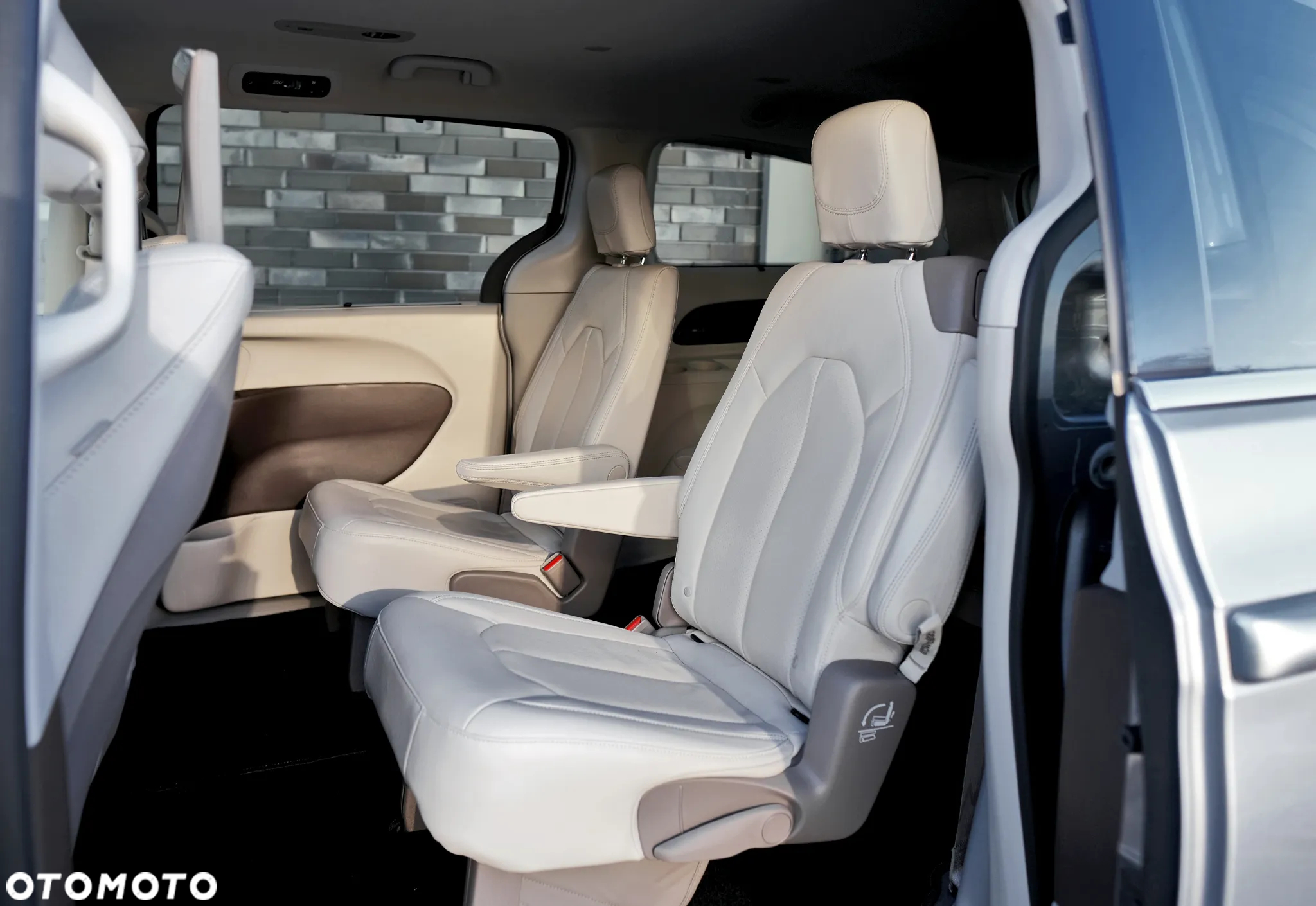 Chrysler Pacifica - 30
