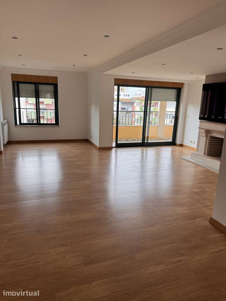 Apartamento duplex T5 - Grande imagem: 2/20