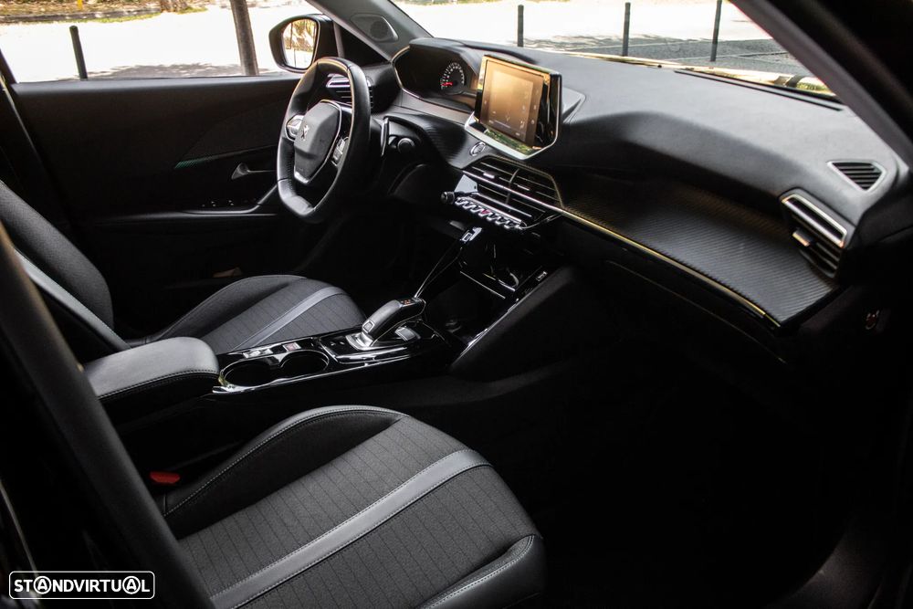 Peugeot 2008 1.5 BlueHDi Allure EAT8 - 23