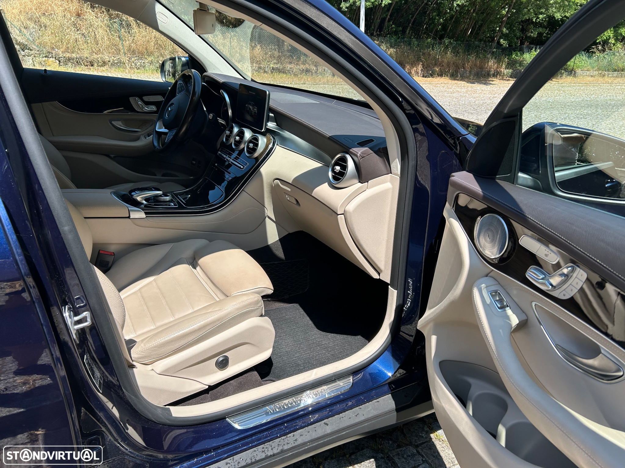 Mercedes-Benz GLC 250 Coupe 4Matic 9G-TRONIC AMG Line - 14