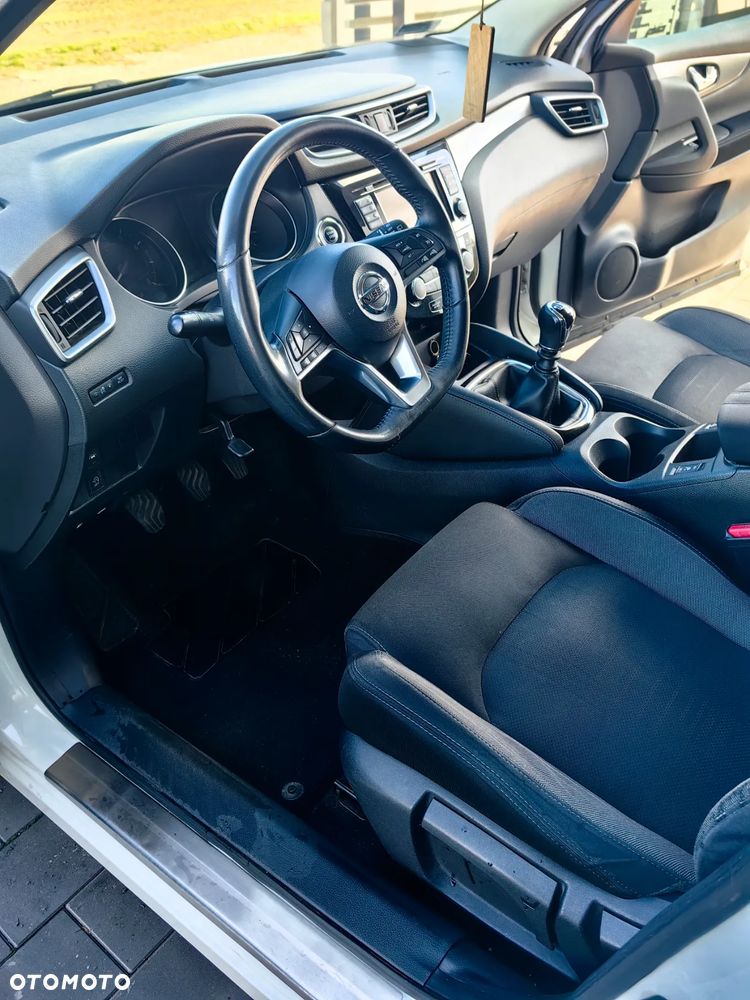 Nissan Qashqai 1.2 DIG-T N-Connecta EU6 - 10