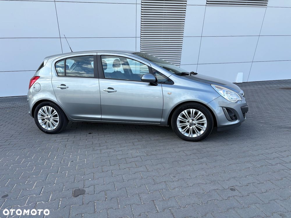Opel Corsa 1.4 16V Cosmo - 3