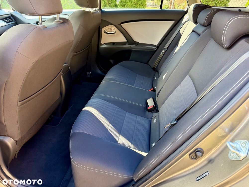 Toyota Avensis 1.8 Sol plus NAVI - 11