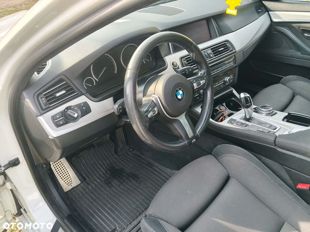 BMW Seria 5 530d xDrive - 13