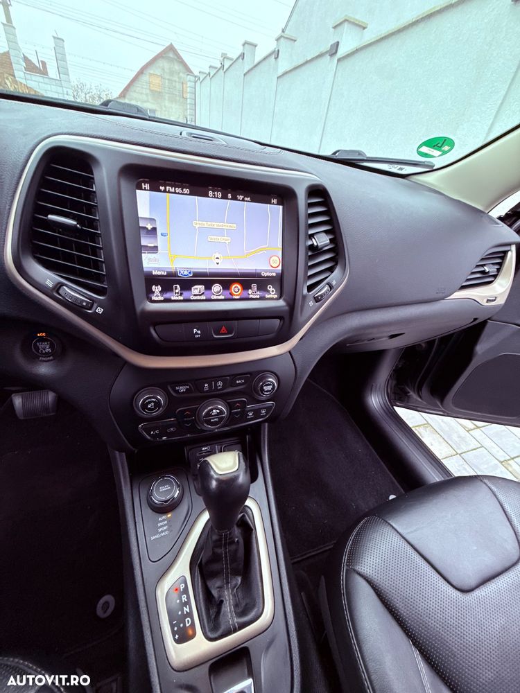 Jeep Cherokee - 10