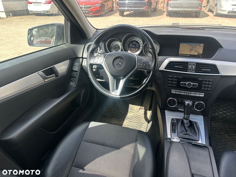 Mercedes-Benz Klasa C 180 CGI Automatik BlueEFFICIENCY Avantgarde - 29