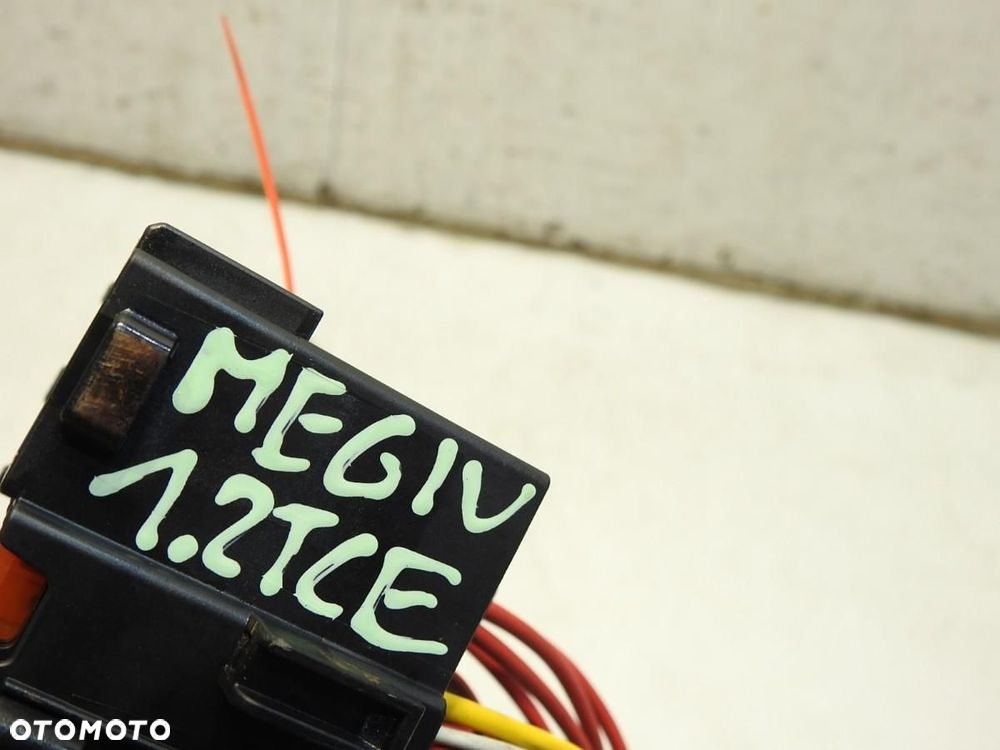 SKRZYNKA BEZPIECZNIKÓW RENAULT MEGANE IV 1.2 TCE 243800453R - 2