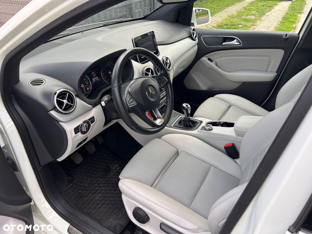 Mercedes-Benz Klasa B 250 UrbanStyle Edition - 10
