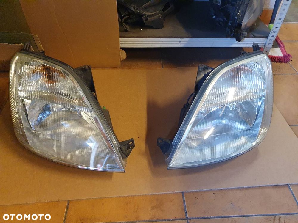 REFLEKTOR L/P FORD FIESTA MK6 VI