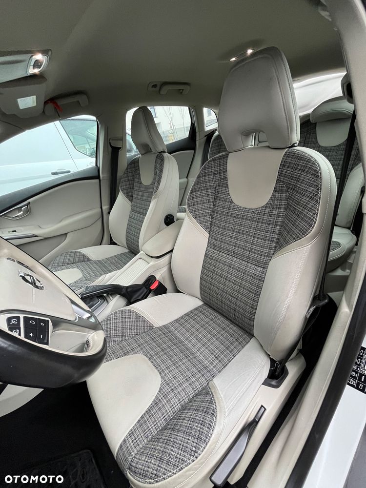 Volvo V40 Cross Country T3 Drive-E Kinetic - 3