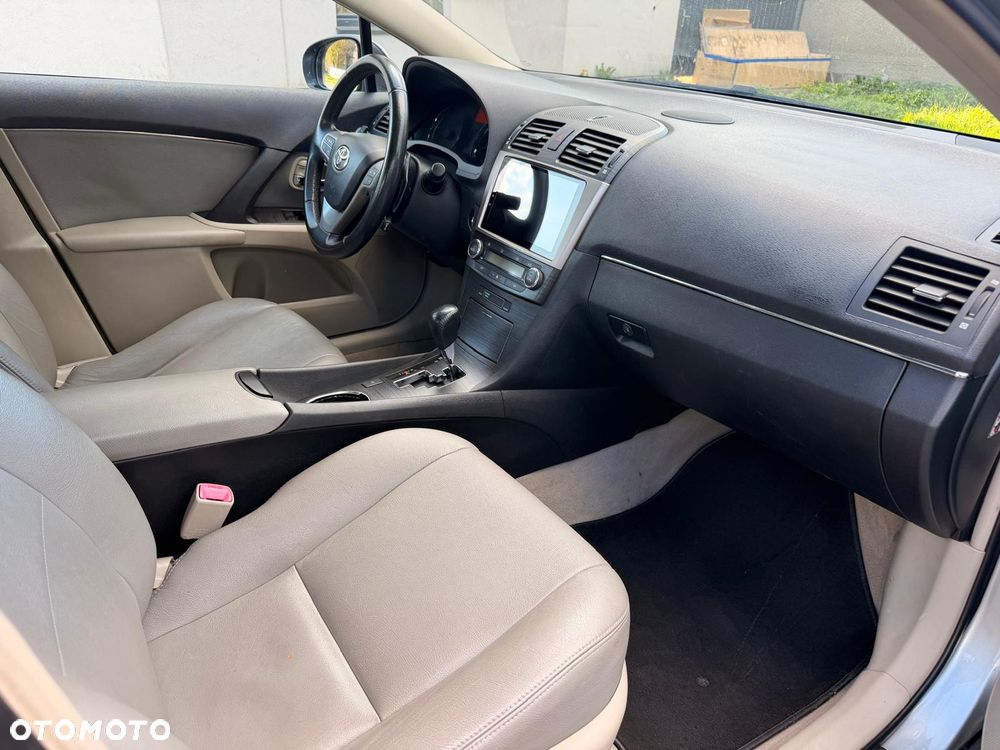 Toyota Avensis - 11