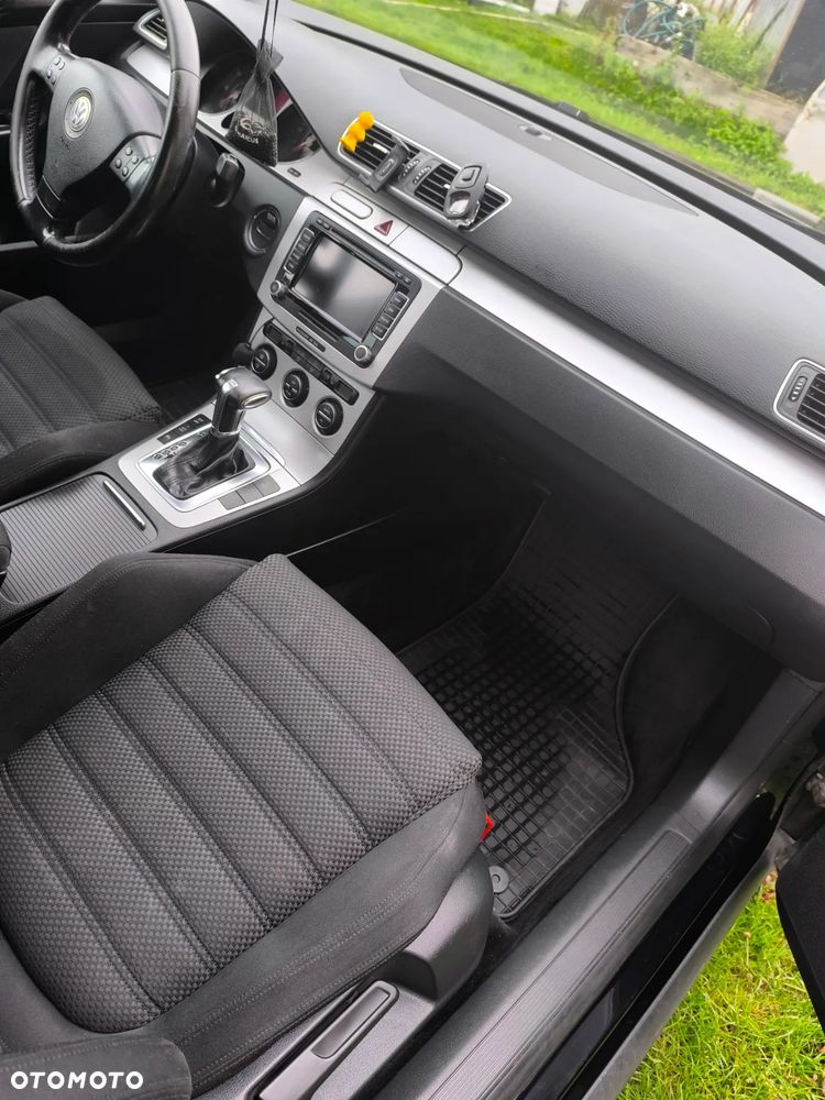 Volkswagen Passat - 12