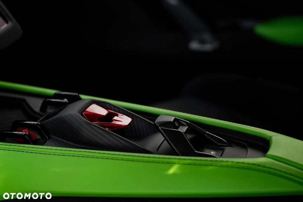 Lamborghini Revuelto - 18