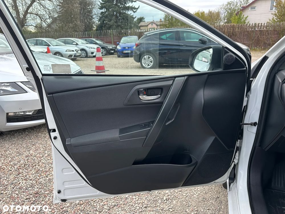 Toyota Auris - 11