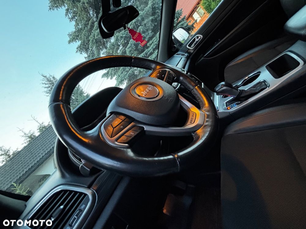 Jeep Grand Cherokee - 15