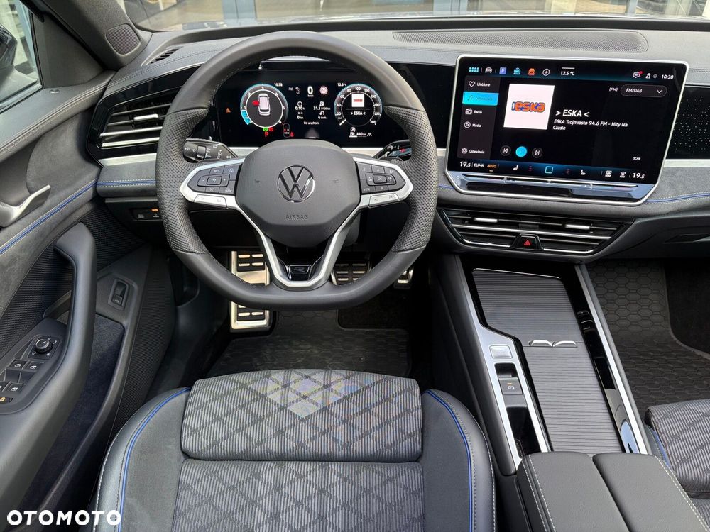 Volkswagen Passat Variant 2.0 TDI SCR R-Line Plus DSG - 11