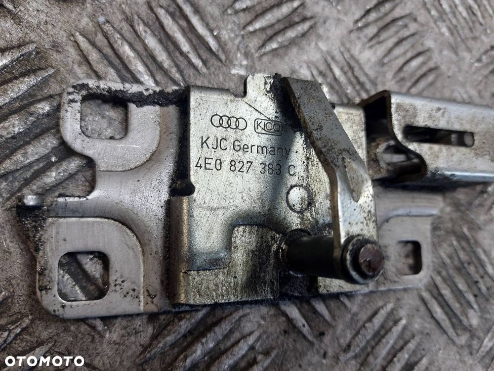 RYGIEL DOCIĄG KLAPY BAGAŻNIKA AUDI A8 D3 4E0827383C - 3