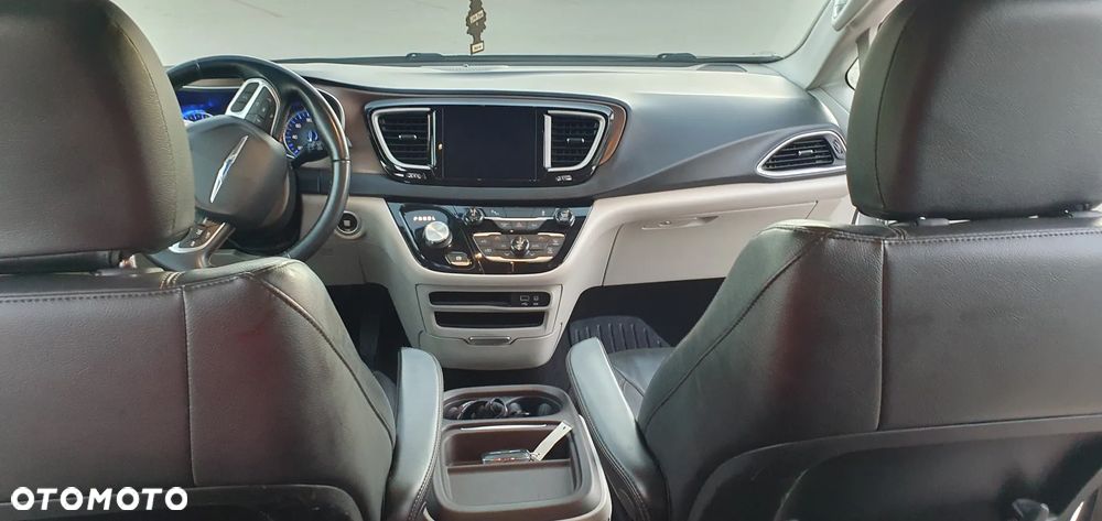 Chrysler Pacifica - 6