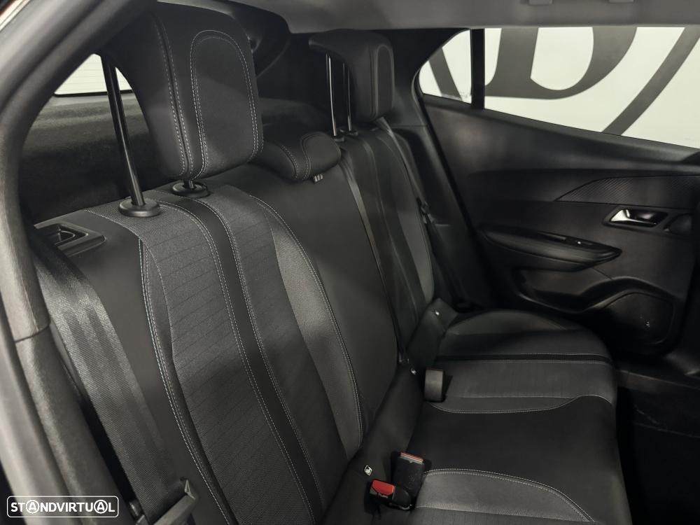 Peugeot 2008 1.2 PureTech Allure EAT8 - 42