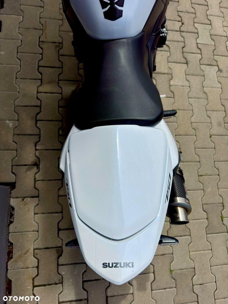 Suzuki GSR - 20
