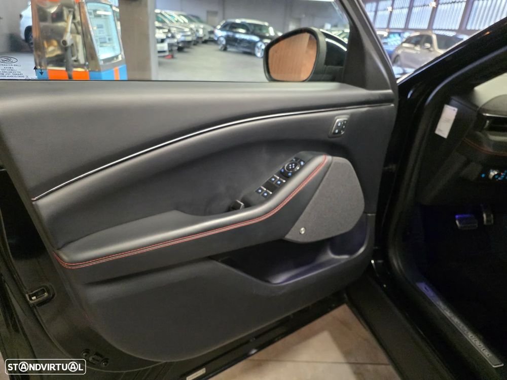 Ford Mustang Mach-E AWD PREMIUM - 11
