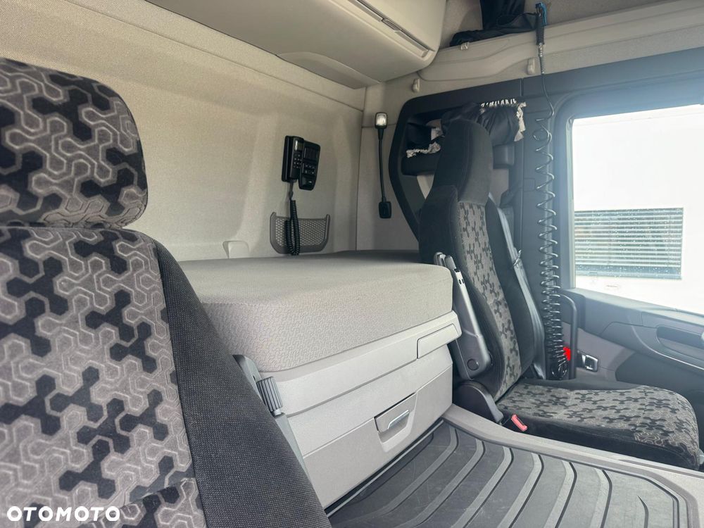 Scania P410/ MEGA LOWDECK/ RUCHOME SIODŁO/ 240Tyskm/ ZAWIESZENIE FULL PODUSZKA/ FULL LEDY/ KLIMA POSTOJOWA - 23