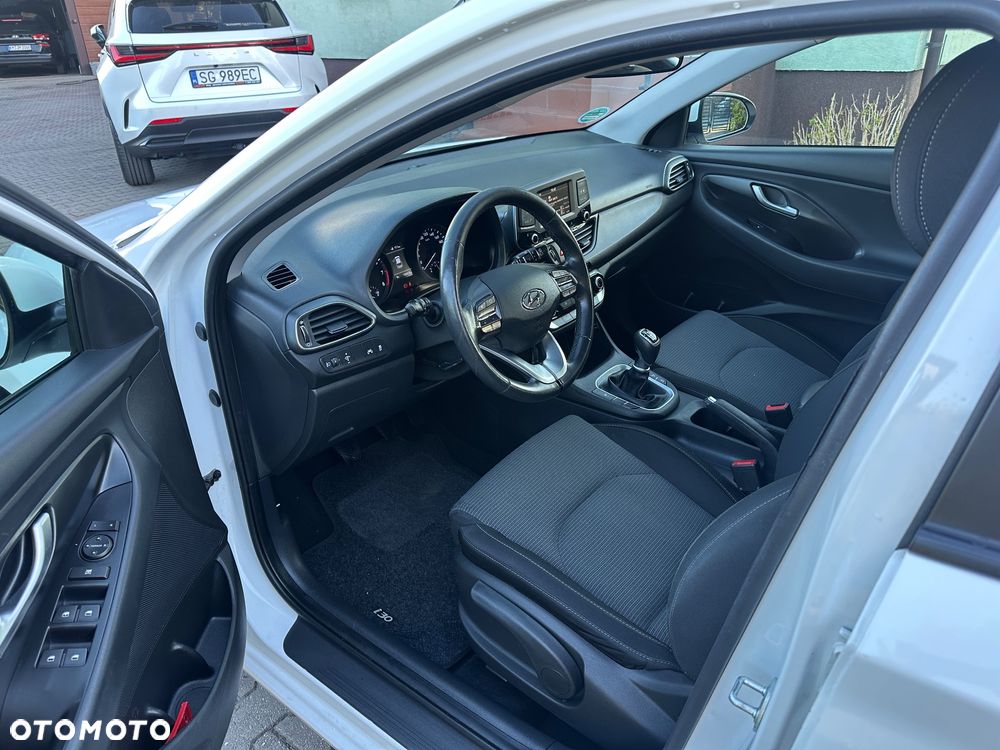 Hyundai i30 blue Kombi 1.4 Trend - 13