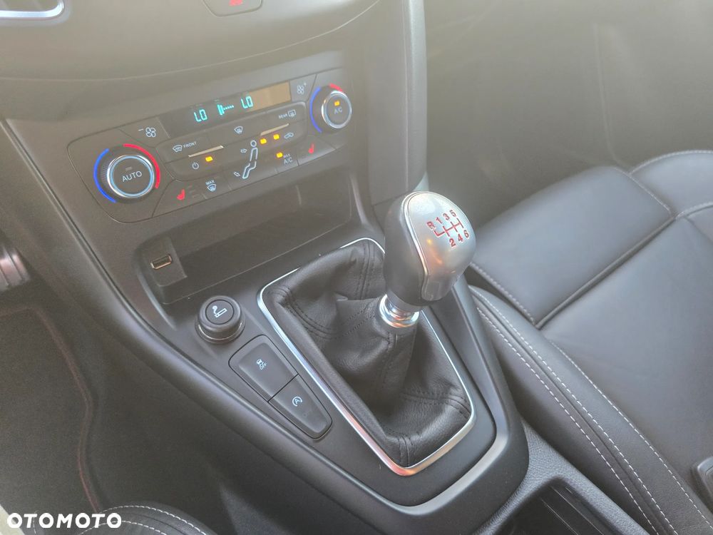 Ford Focus - 25