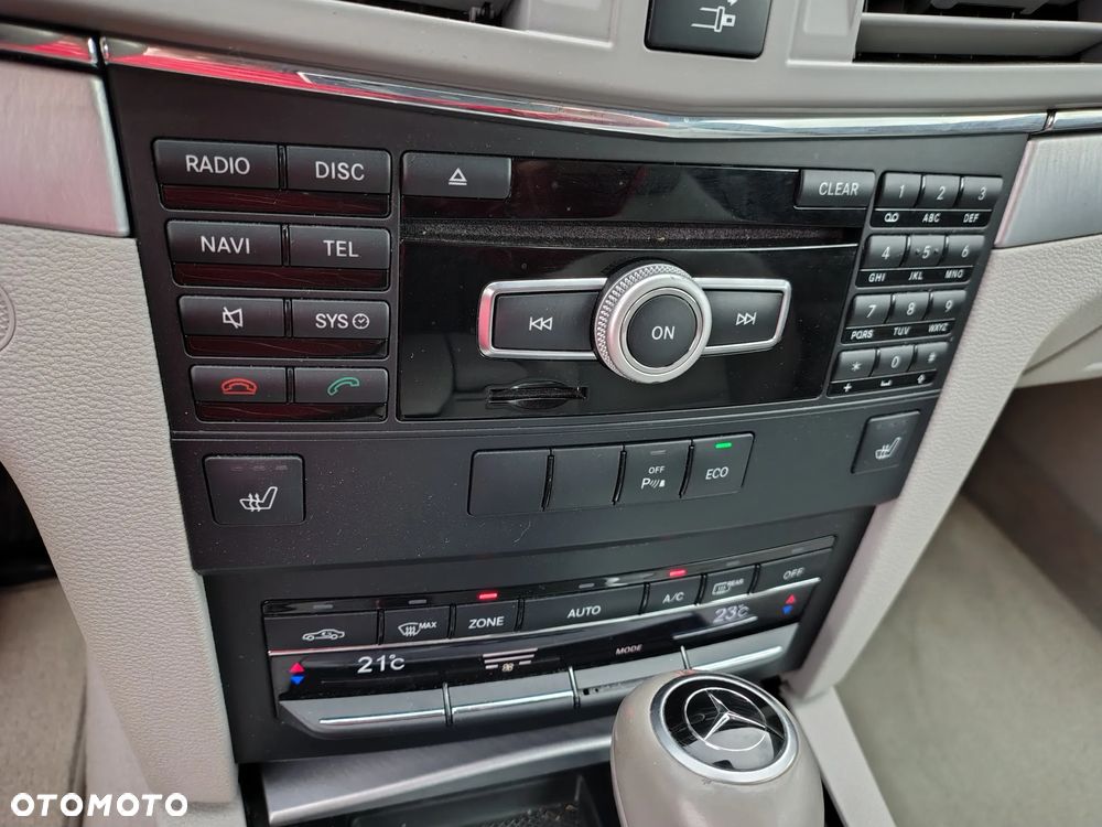 Mercedes-Benz Klasa E 250 CGI Coupe BlueEFFICIENCY Automatik Avantgarde - 24