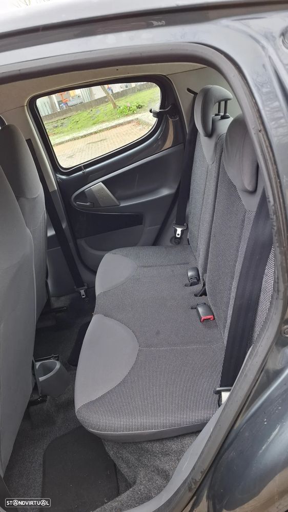 Peugeot 107 1.0 Trendy 2 Tronic - 10