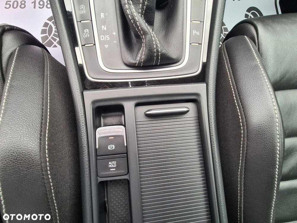 Volkswagen Golf R 2.0 TSI OPF 4Motion DSG - 25