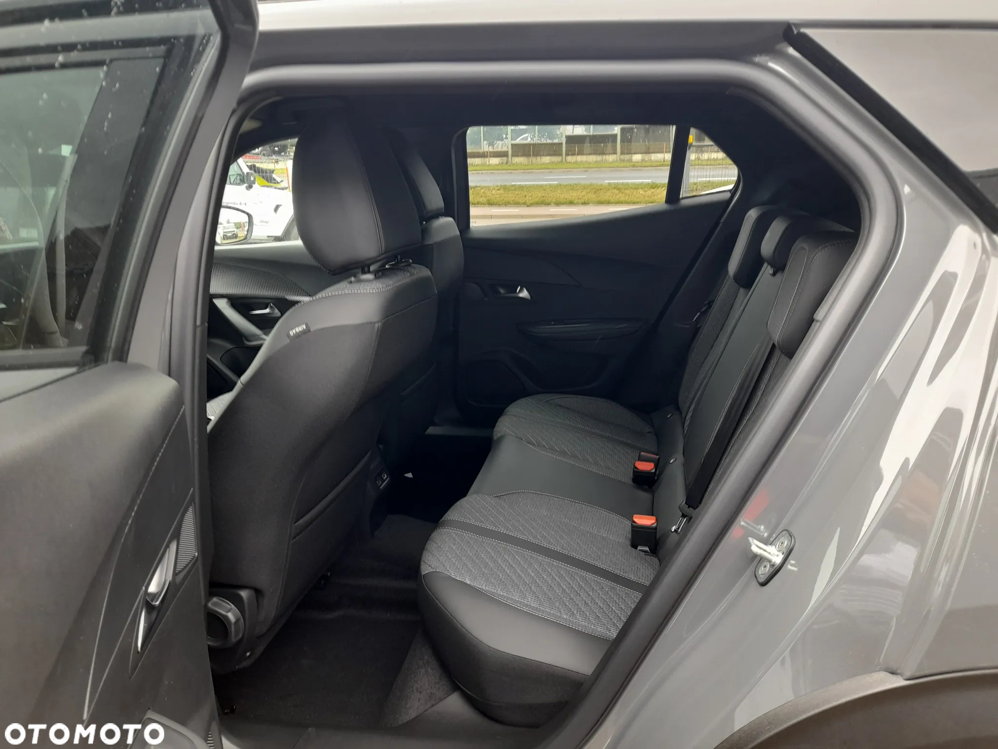 Peugeot 2008 PureTech mHEV Allure e-DCS6 - 11