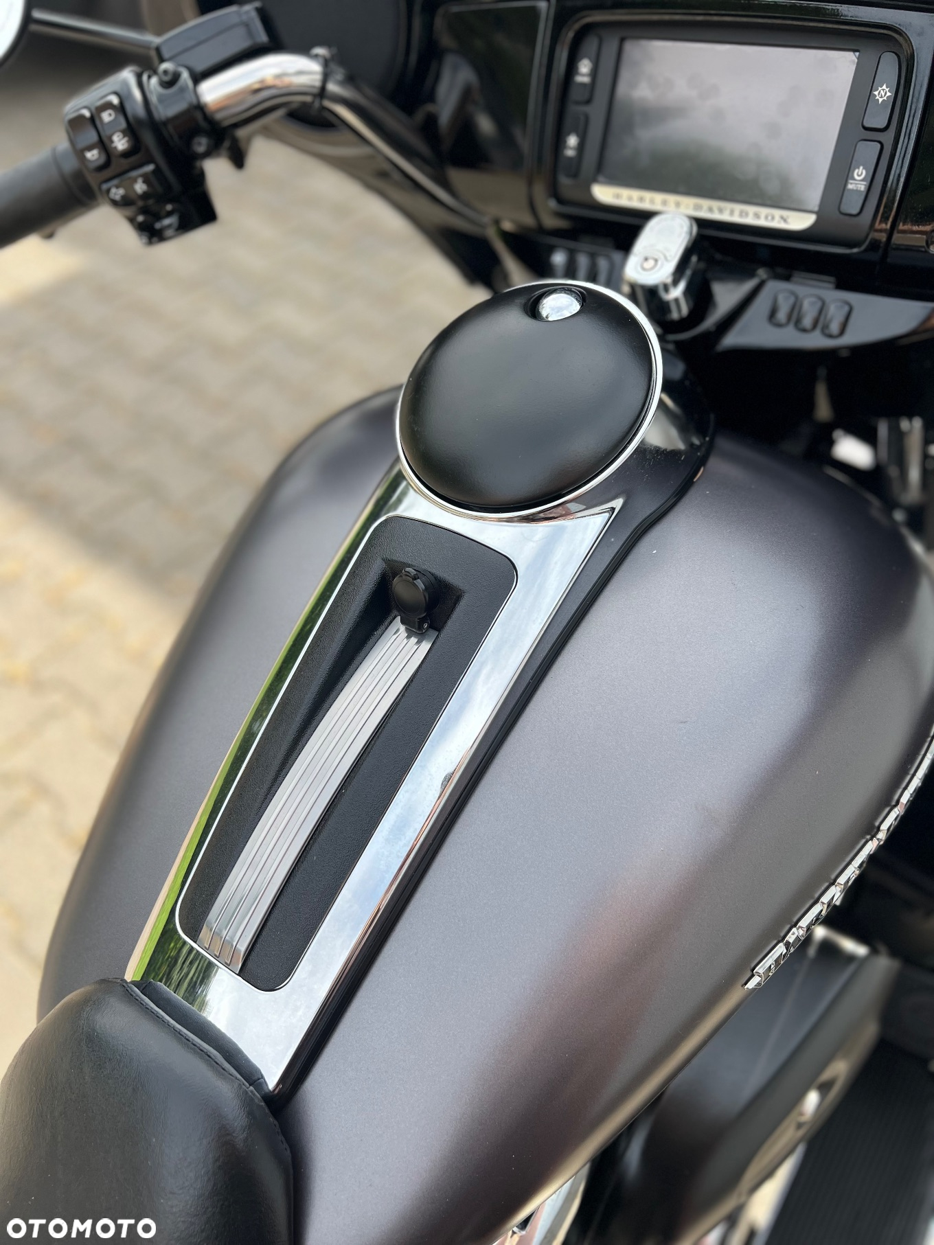 Harley-Davidson FLH Electra Glide - 13