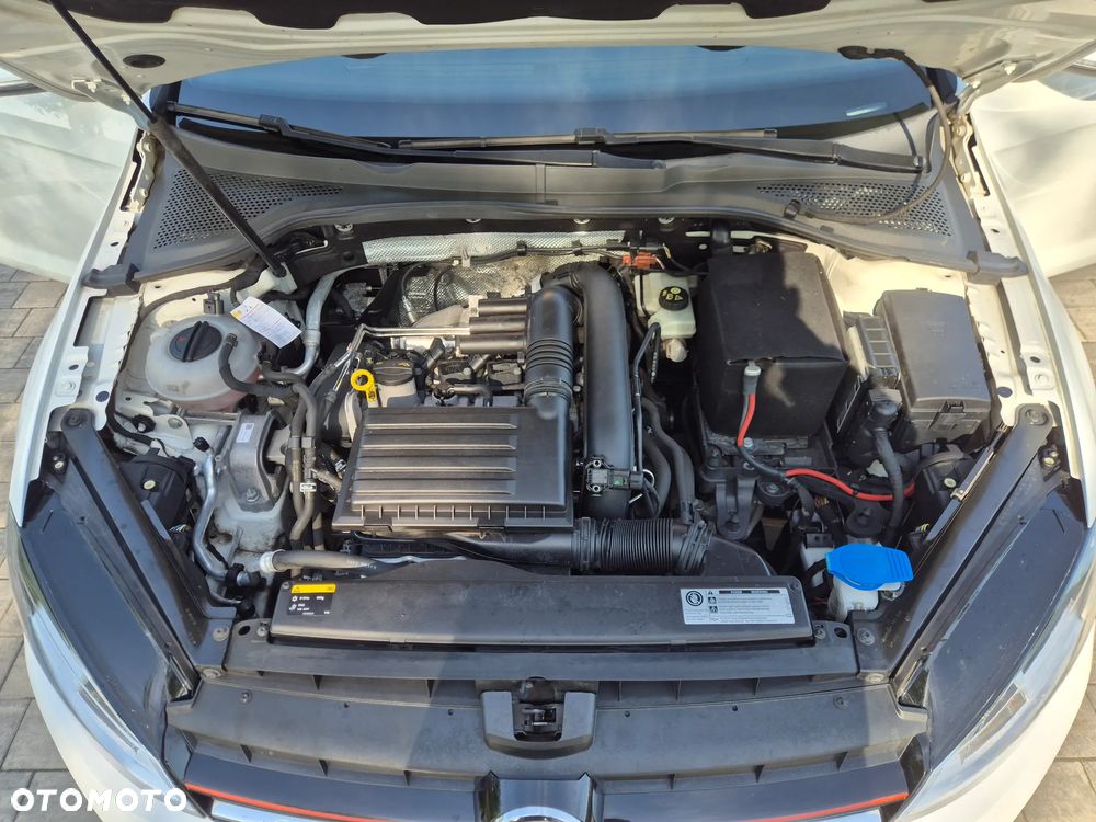 Volkswagen Golf - 34