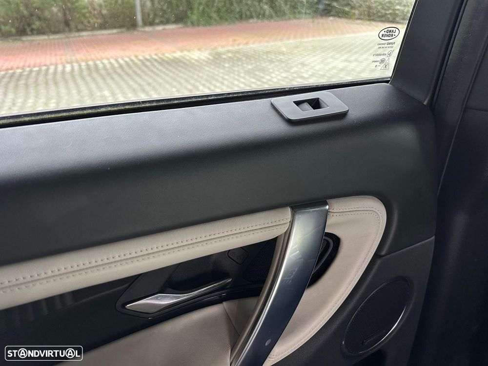 Land Rover Discovery Sport P300e R-Dynamic - 10